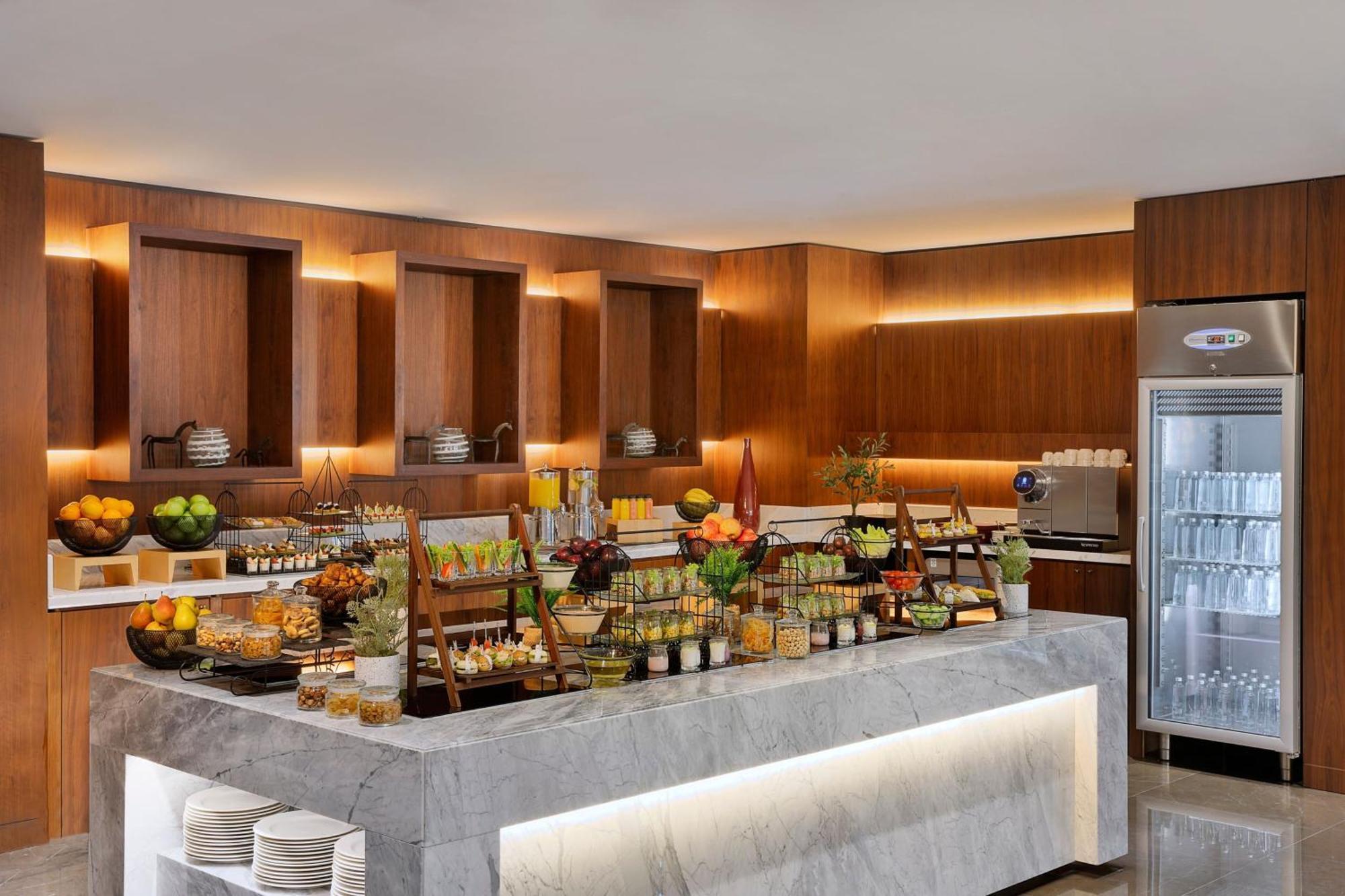 Executive King Room Club Lounge Access